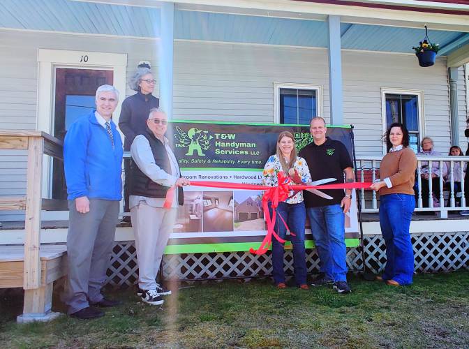 Team Jaffrey joined T&W Handyman Services owners Tina and Wayne St. Laurent for the ribbon-cutting at their new location.