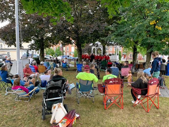 An audience at one of Jaffrey’s Concerts on the Common.